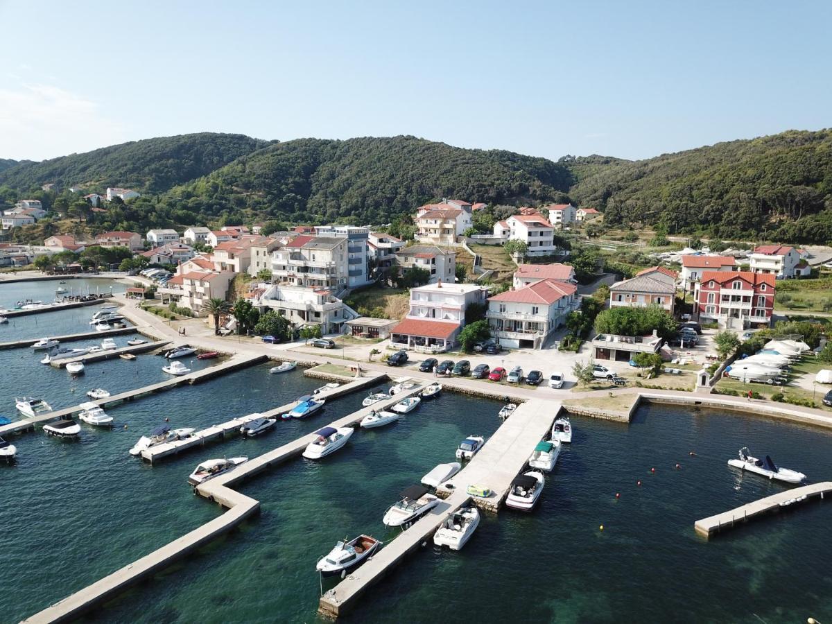 Bed and Breakfast Anka Bunic Rab Town Exterior foto