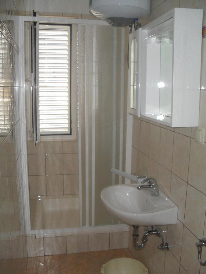 Bed and Breakfast Anka Bunic Rab Town Exterior foto