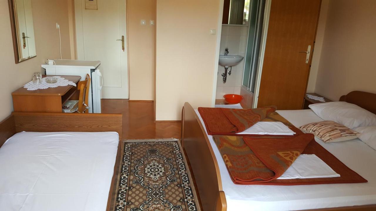 Bed and Breakfast Anka Bunic Rab Town Exterior foto