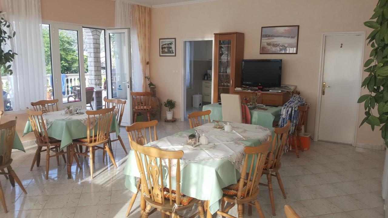 Bed and Breakfast Anka Bunic Rab Town Exterior foto