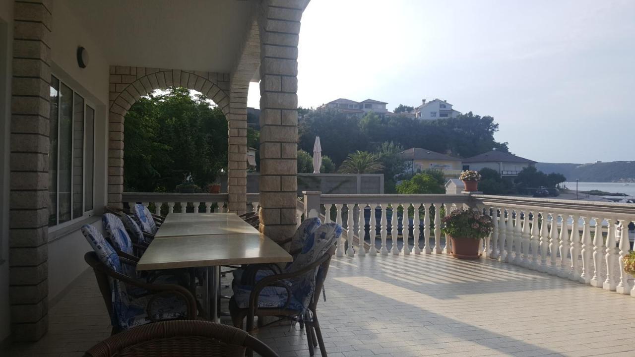 Bed and Breakfast Anka Bunic Rab Town Exterior foto