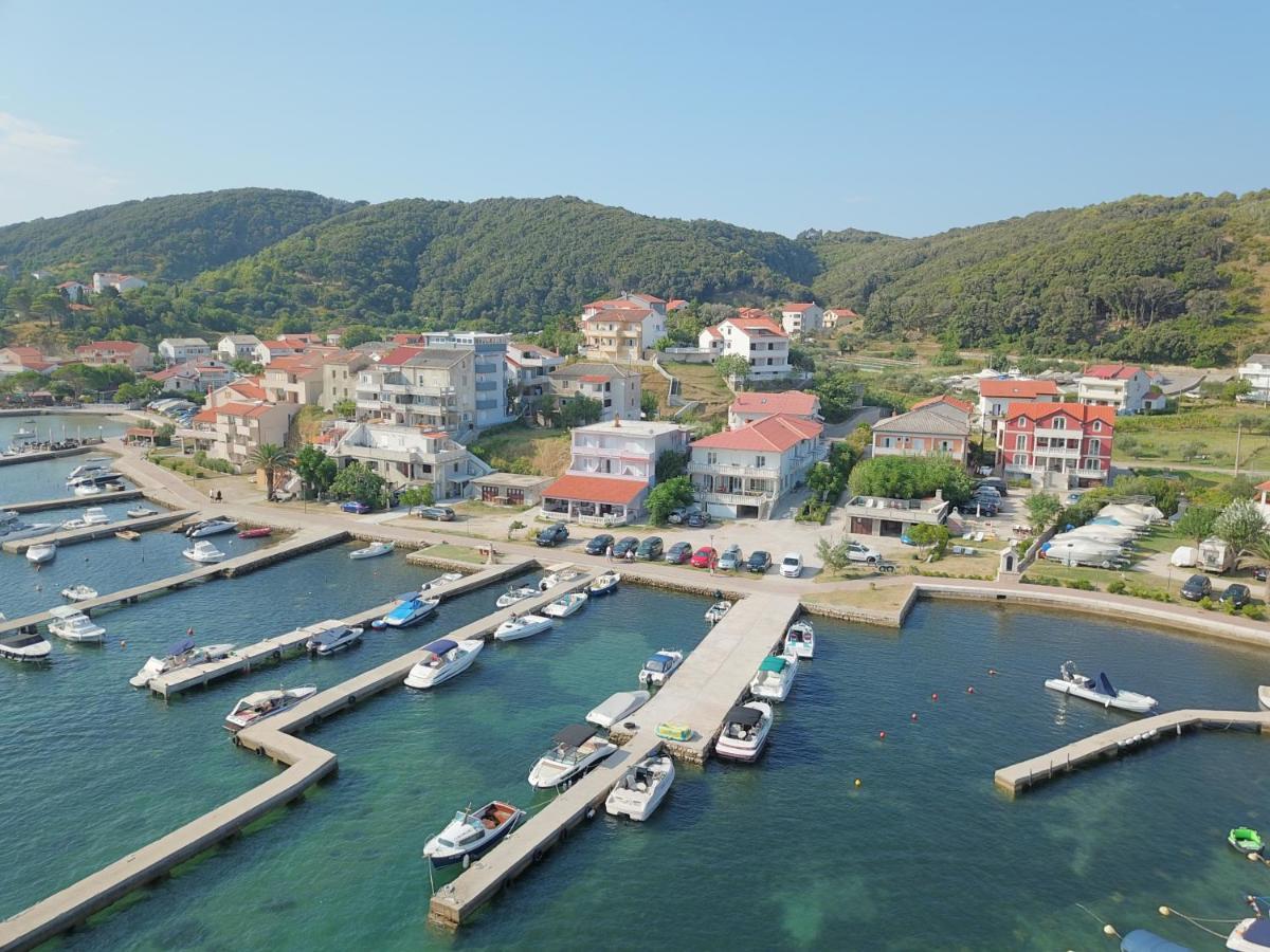 Bed and Breakfast Anka Bunic Rab Town Exterior foto