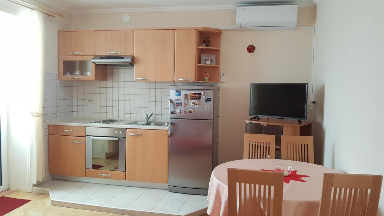 Bed and Breakfast Anka Bunic Rab Town Exterior foto