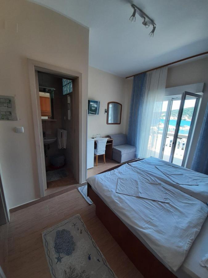 Bed and Breakfast Anka Bunic Rab Town Exterior foto